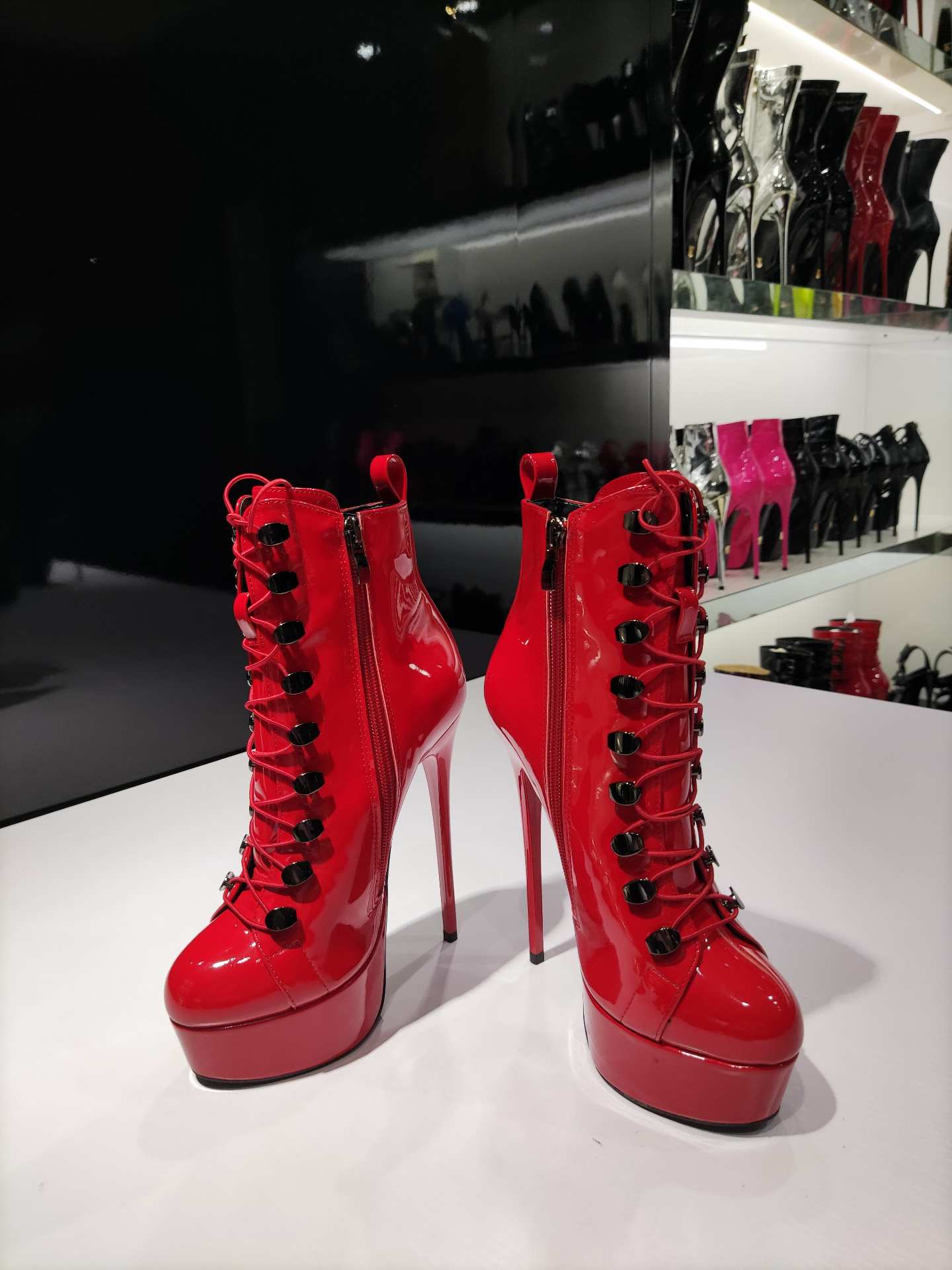 VISIONARY RED SHINY
