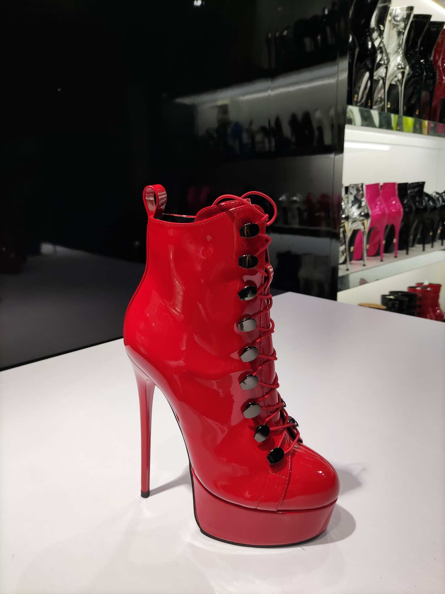 VISIONARY RED SHINY