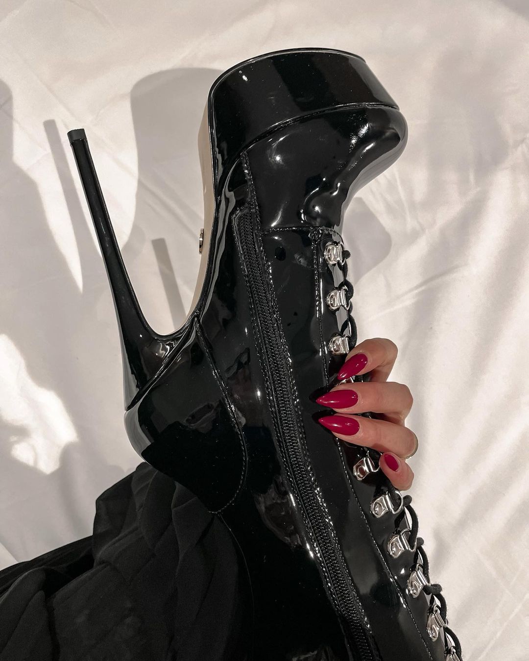SLINKY BLACK SHINY