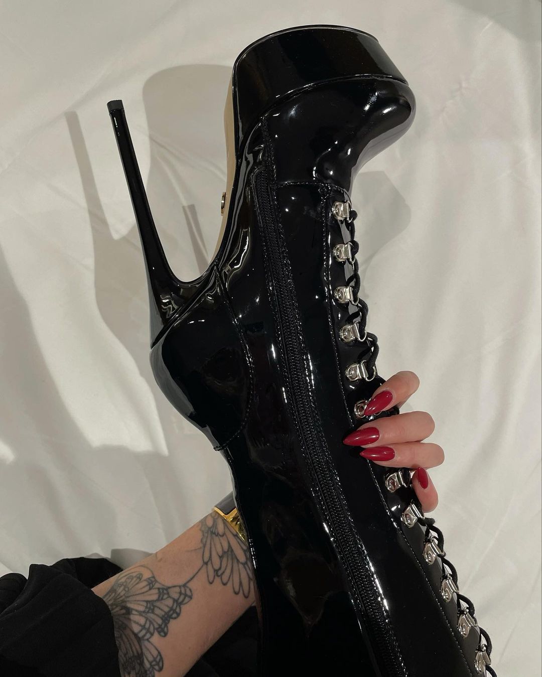 SLINKY BLACK SHINY