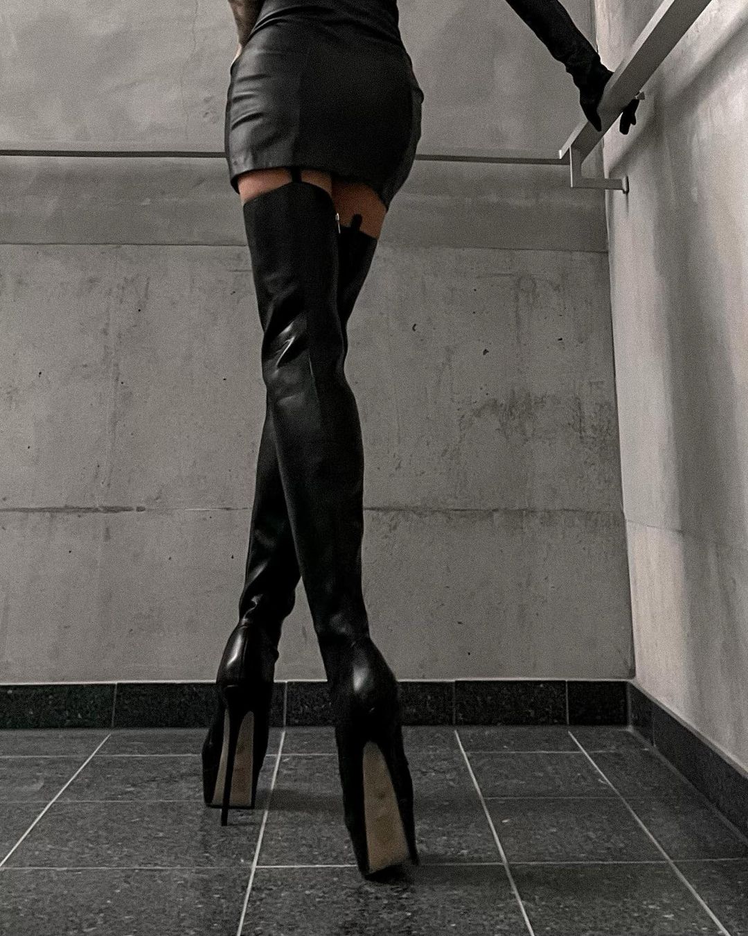 SLINKY BLACK MATTE
