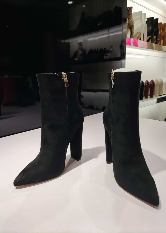 ALIA BLACK VELOUR