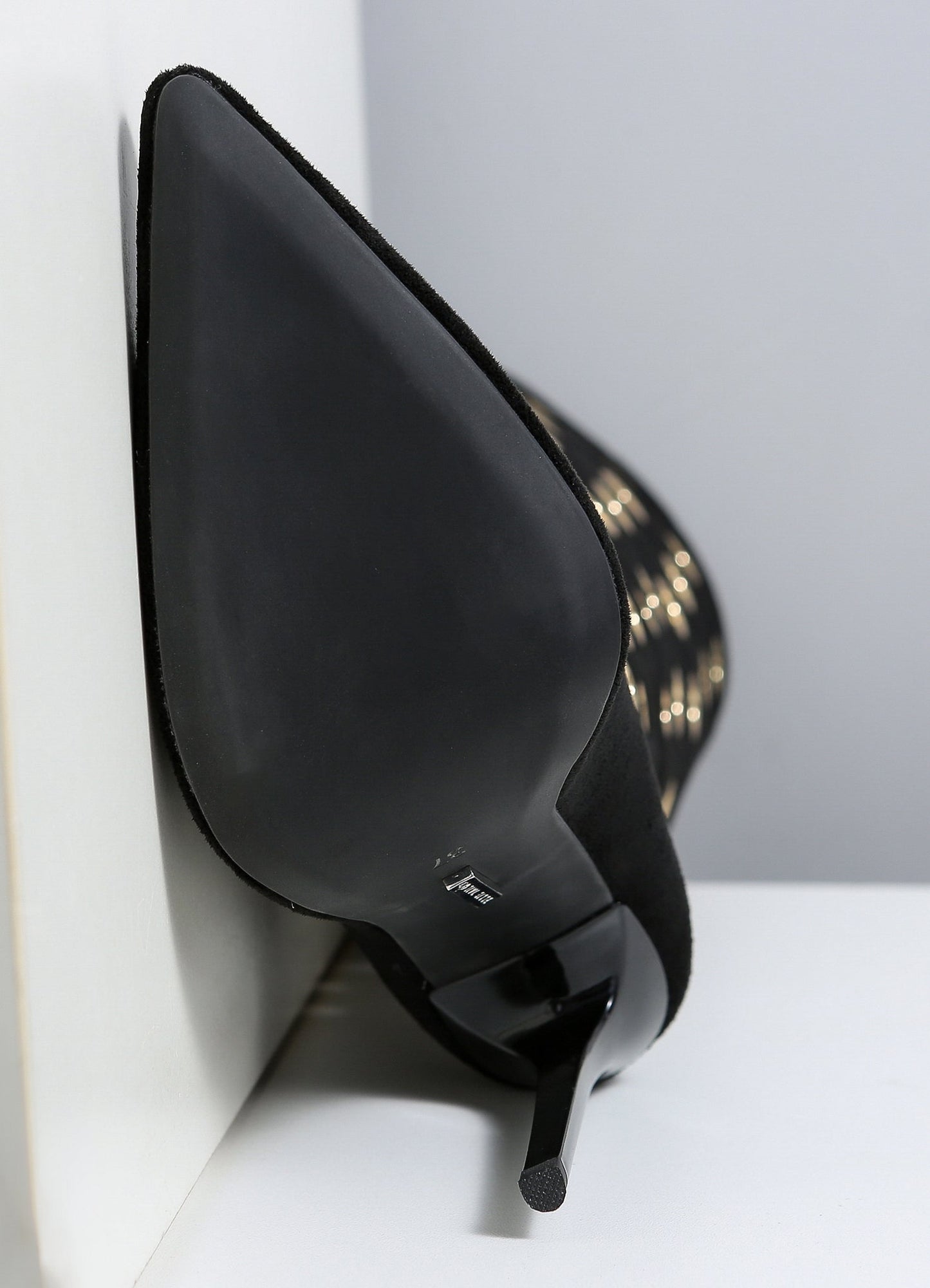 DRAMATIC BLACK VELOUR
