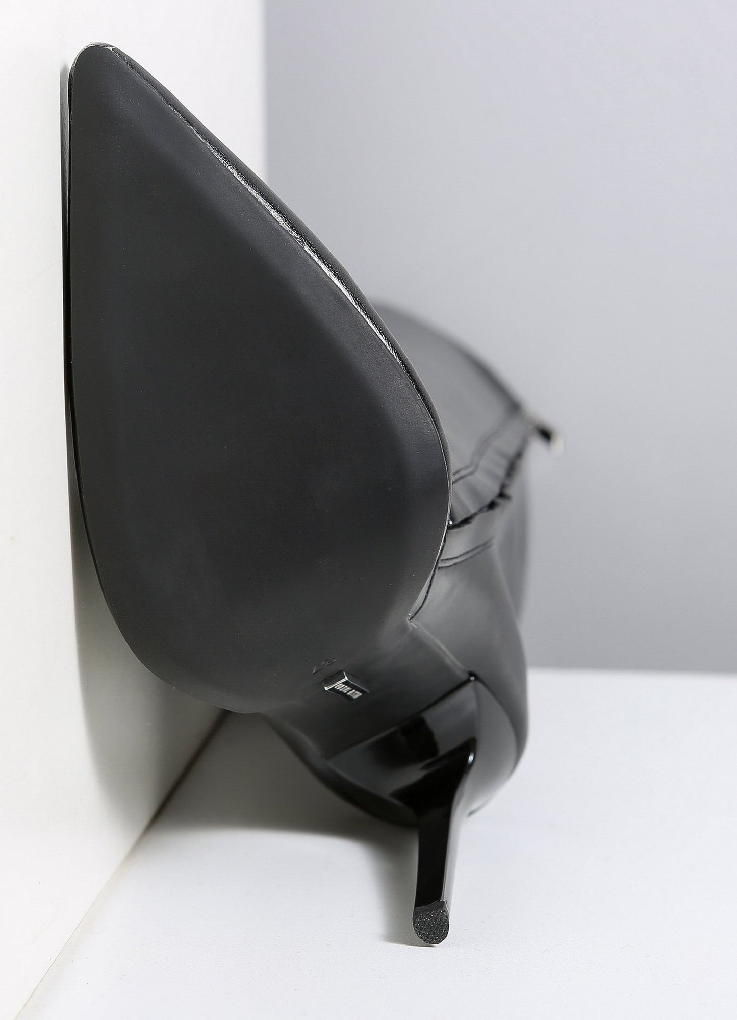 DIZZY BLACK MATTE