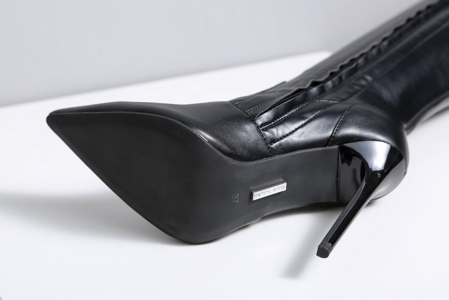 DORO BLACK MATTE