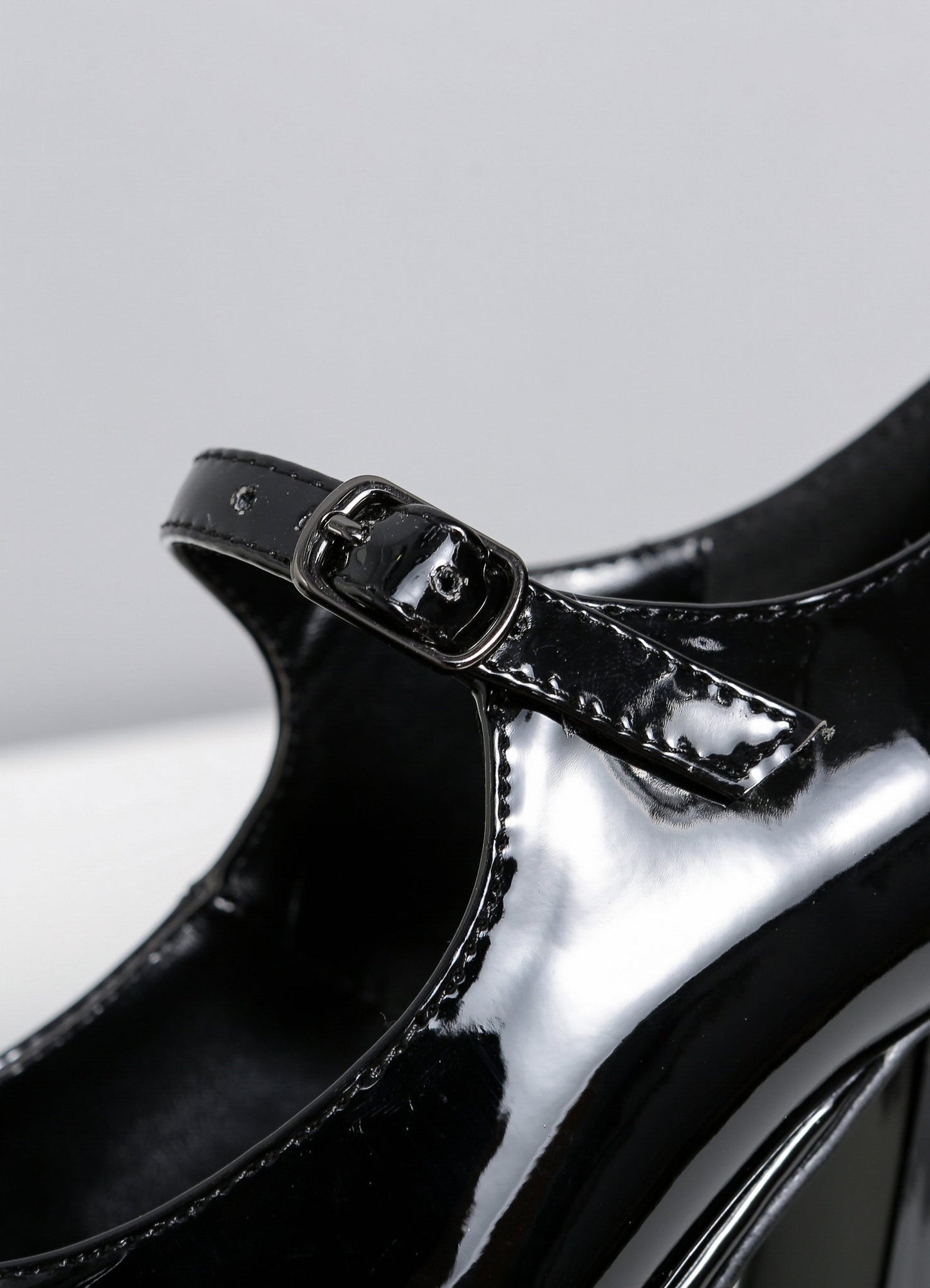 VALA BLACK SHINY