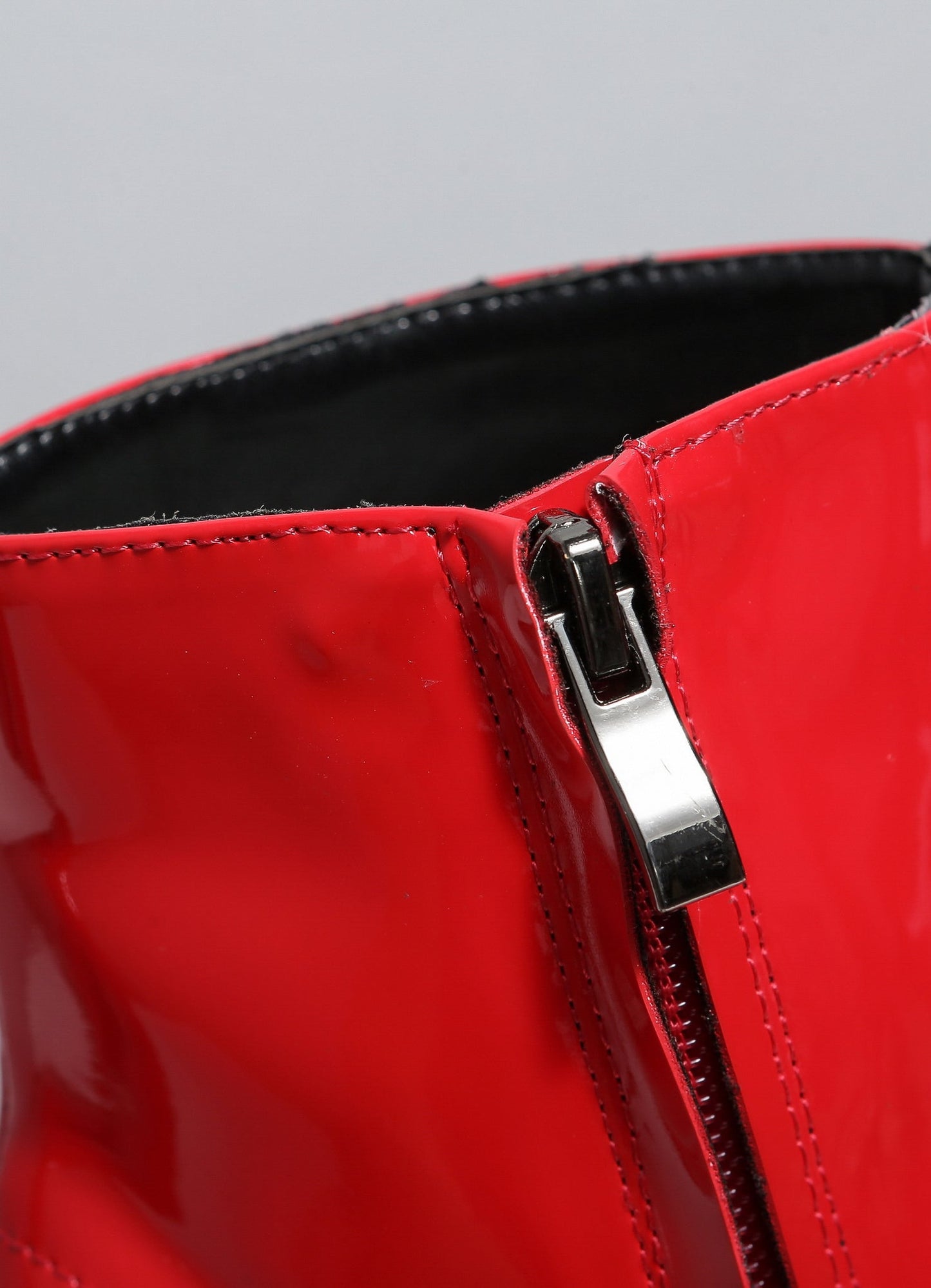 ANTONIA RED SHINY