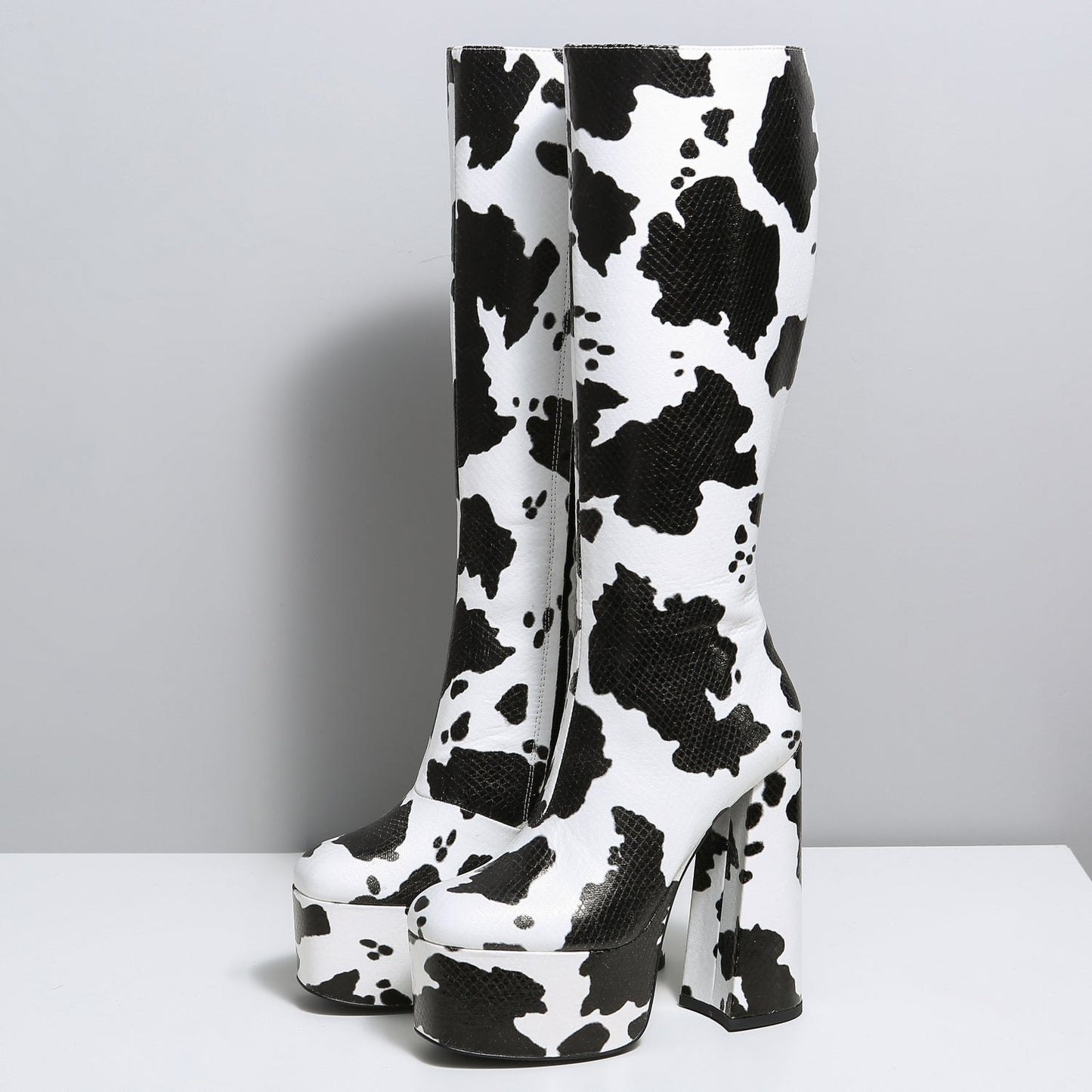 EMMY COW BLACK WHITE