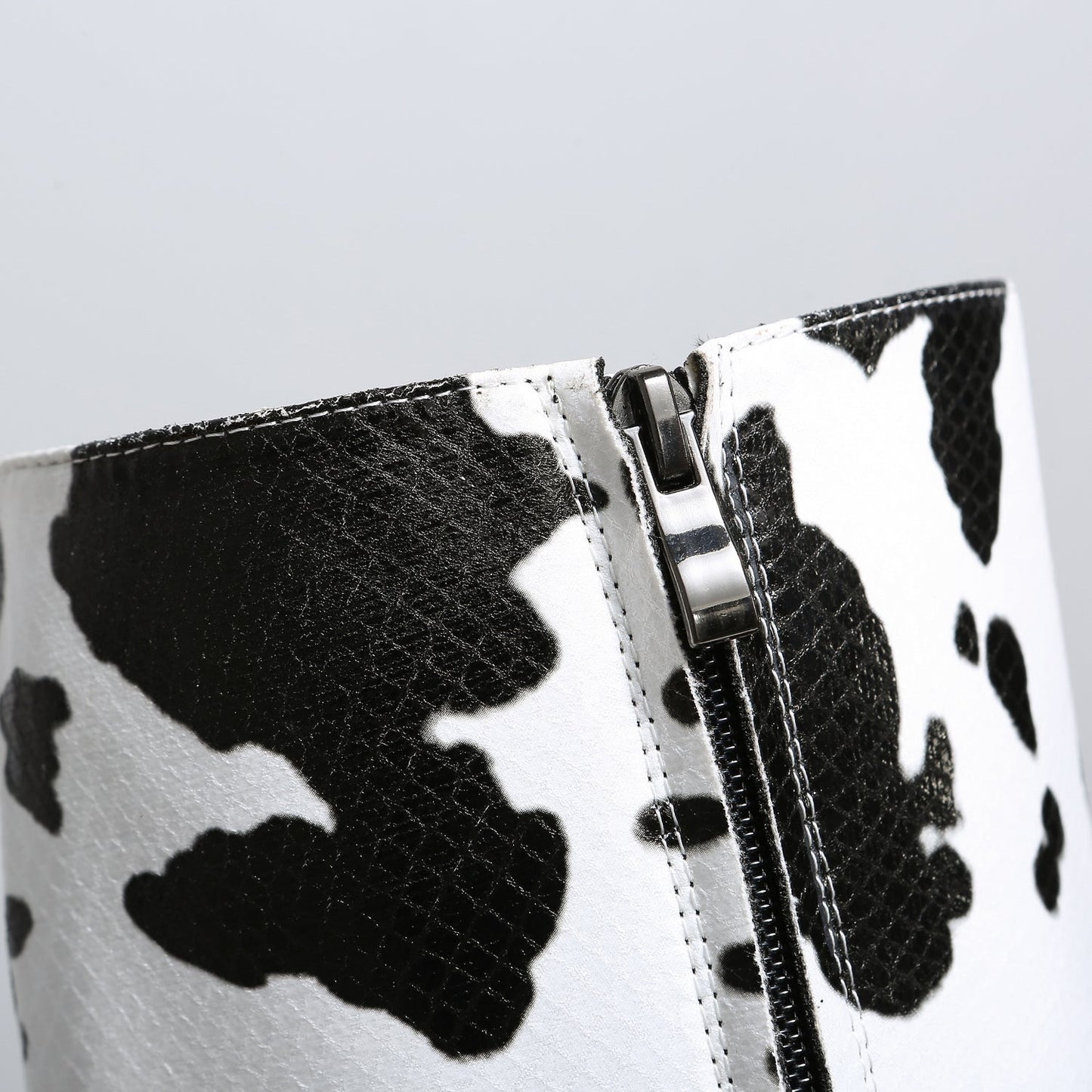 EMMY COW BLACK WHITE