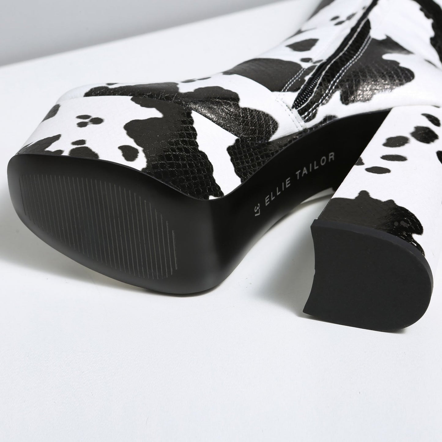 EMMY COW BLACK WHITE
