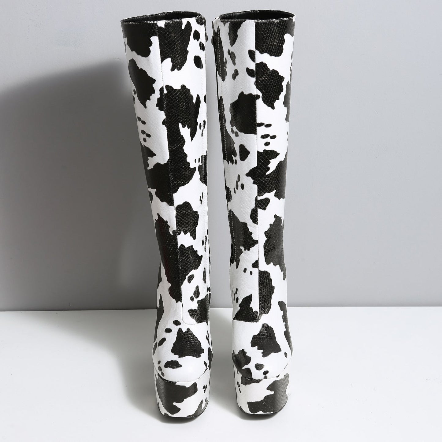 EMMY COW BLACK WHITE