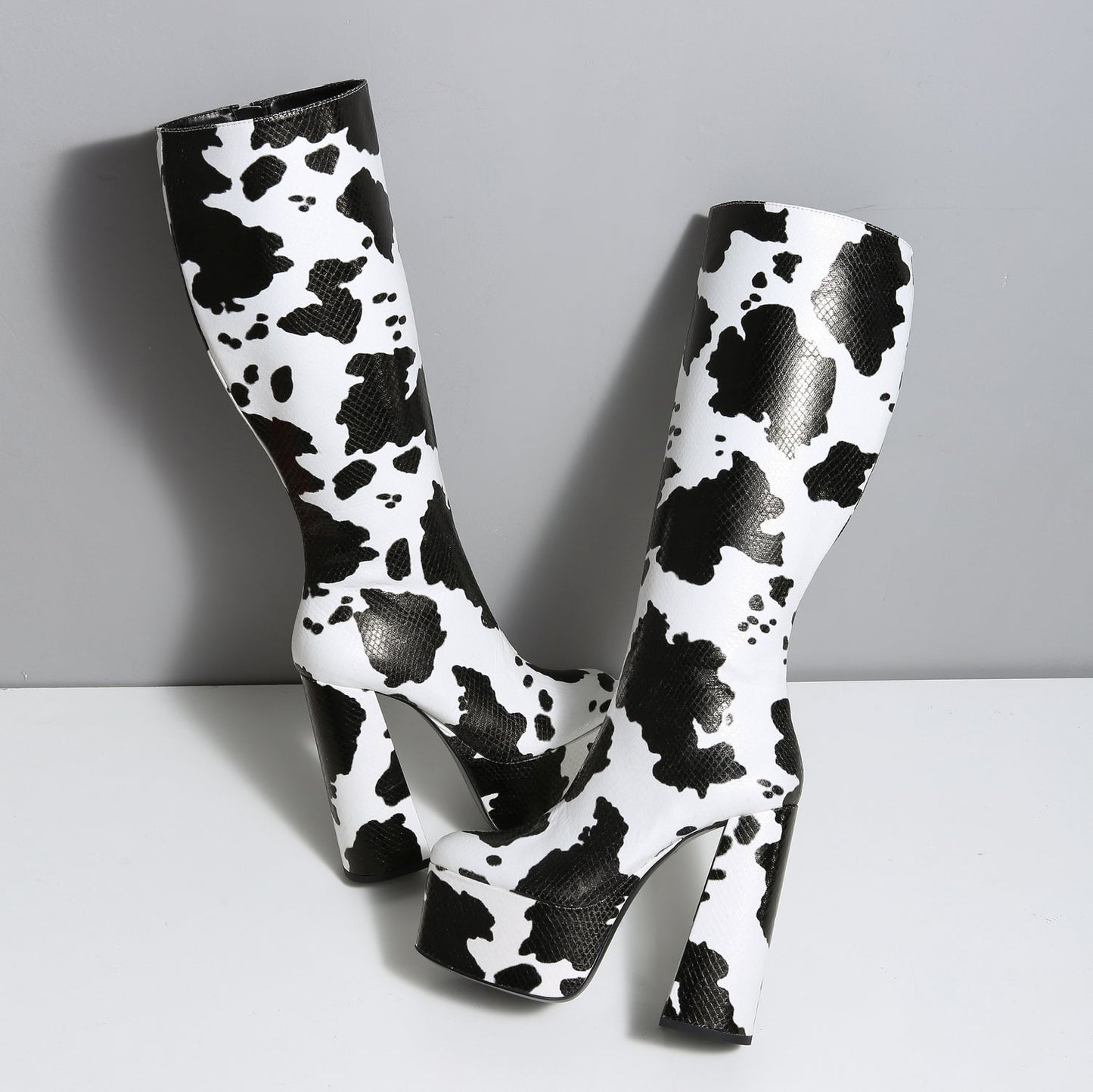 EMMY COW BLACK WHITE