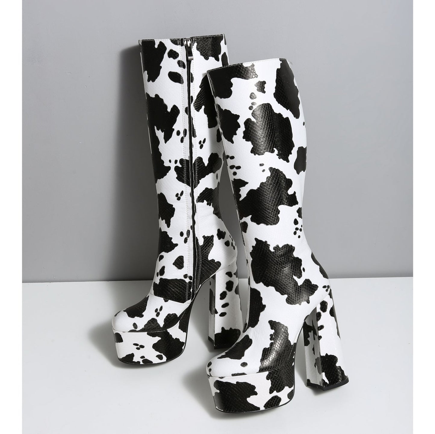 EMMY COW BLACK WHITE