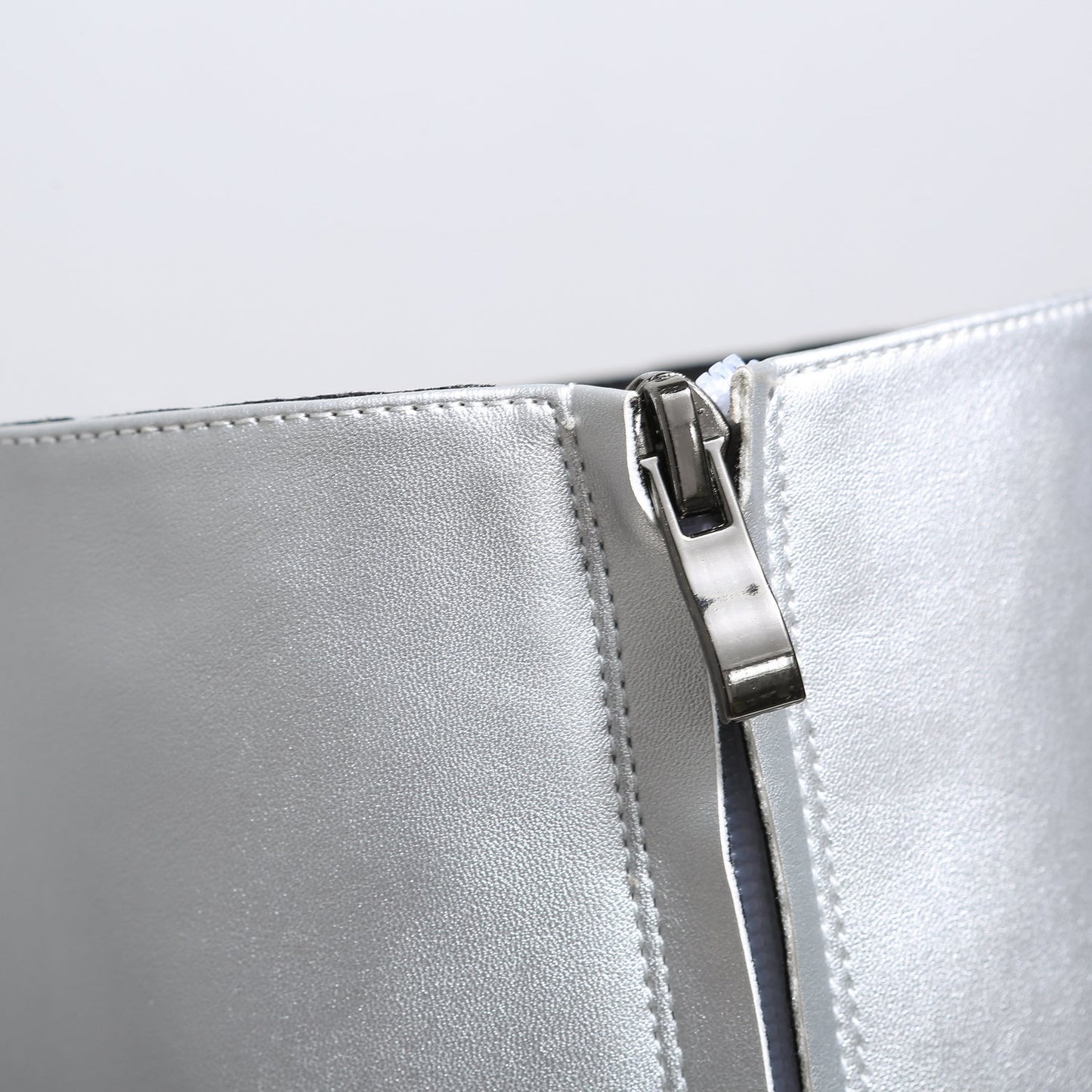 EMMY SILVER MATTE