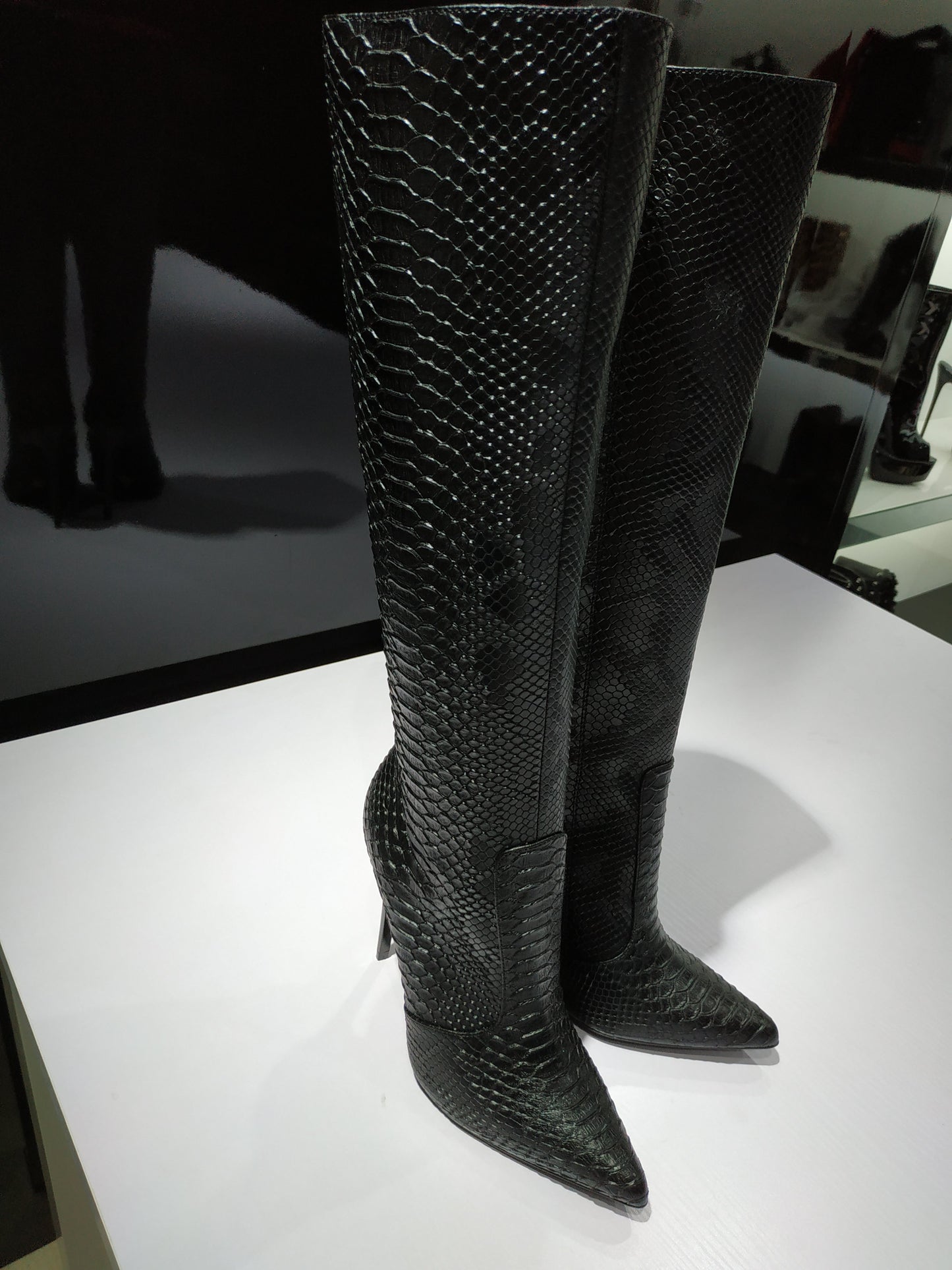 ZIRA , SNAKE BLACK