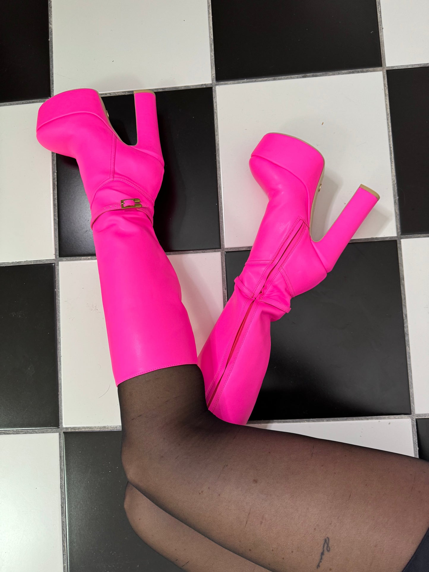 BASTRO NEON FUCHSIA MATTE