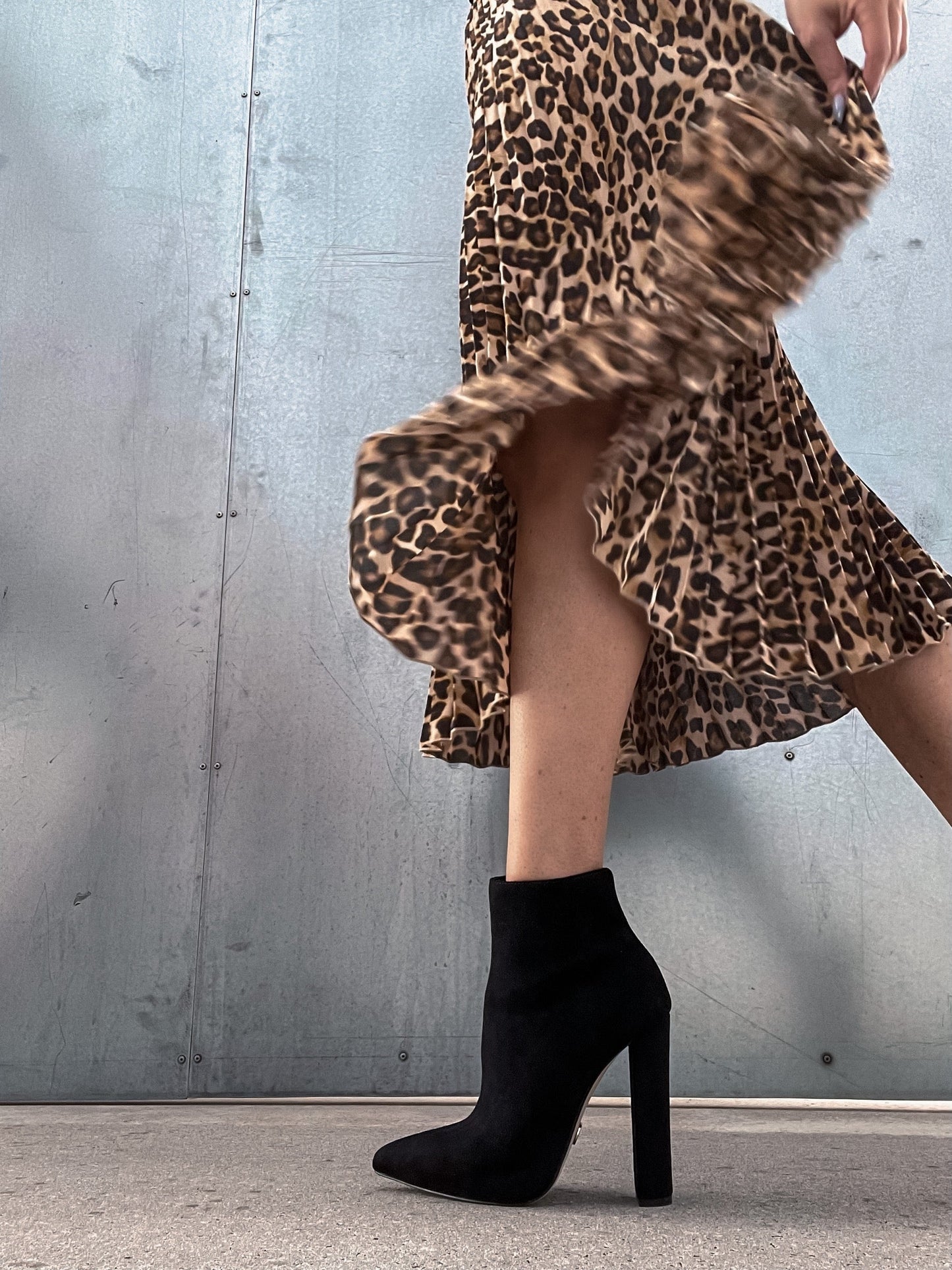 ALIA BLACK VELOUR