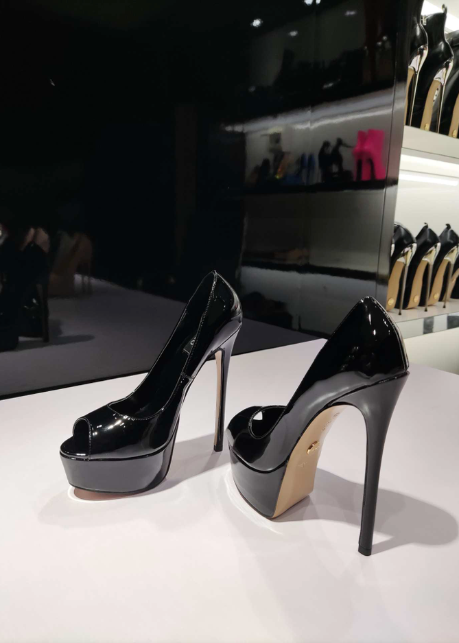 KIANNI BLACK SHINY