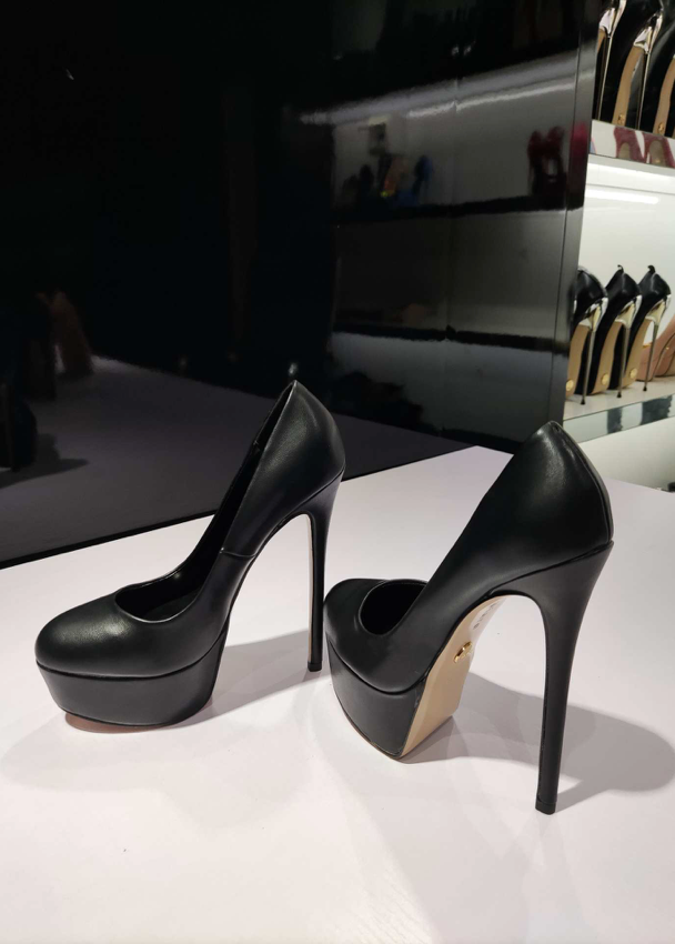 KIKI BLACK MATTE