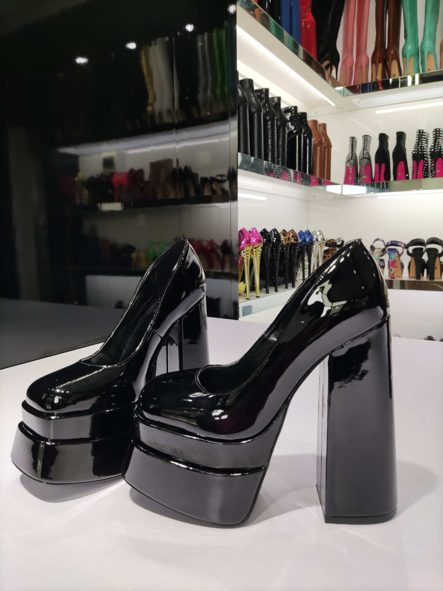 VARIA BLACK SHINY