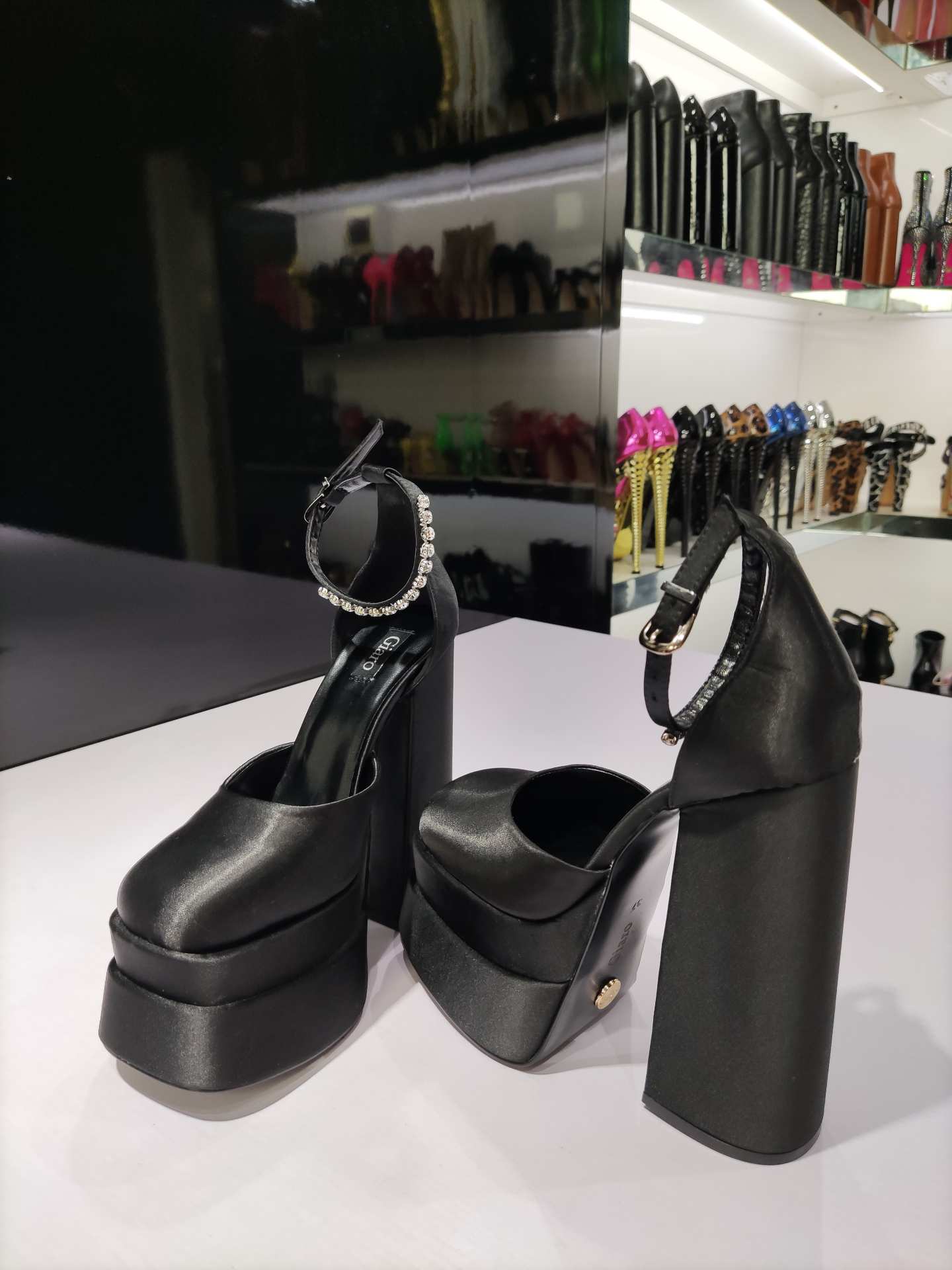 VINA BLACK SATIN