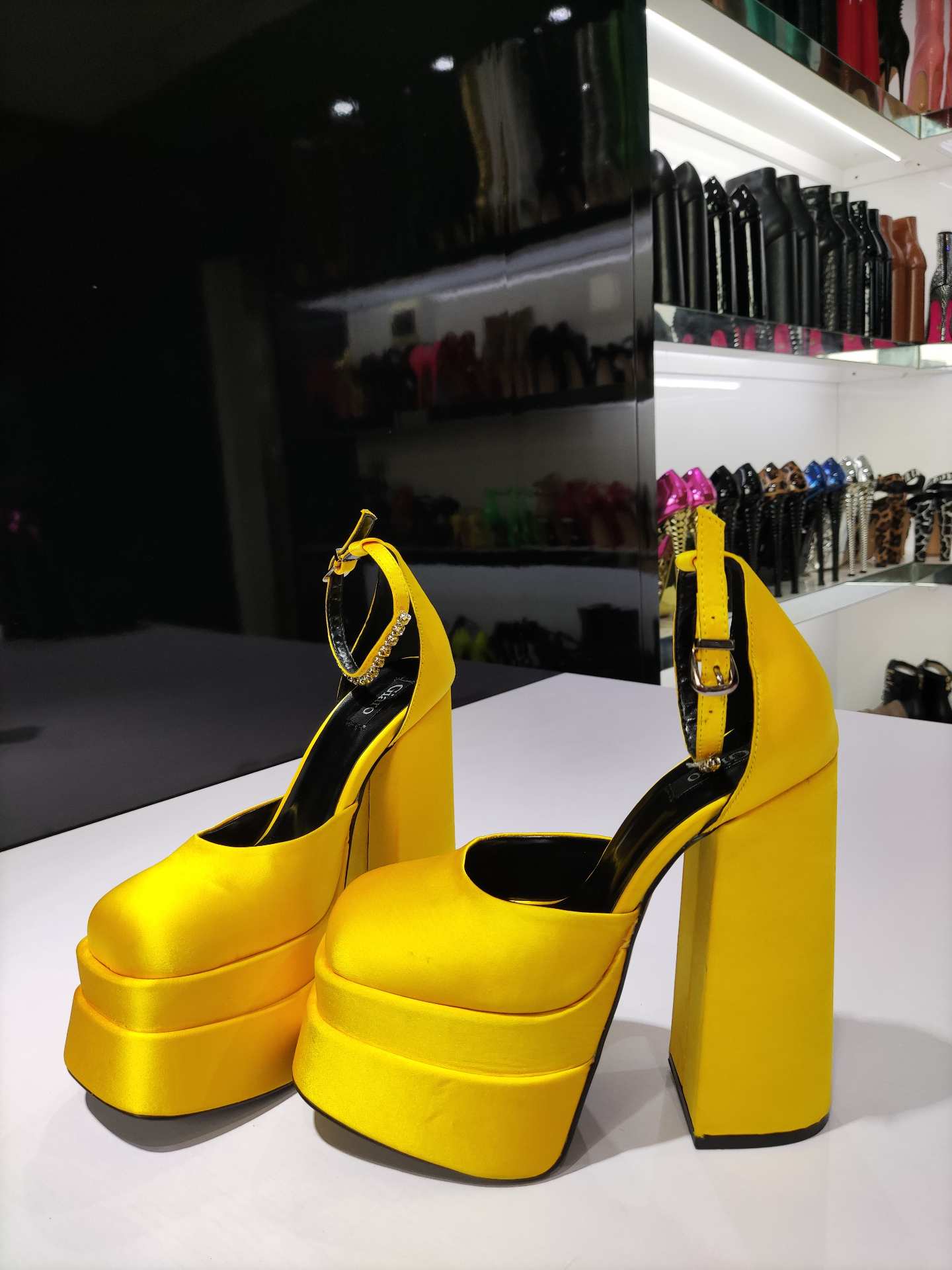 VINA YELLOW SATIN