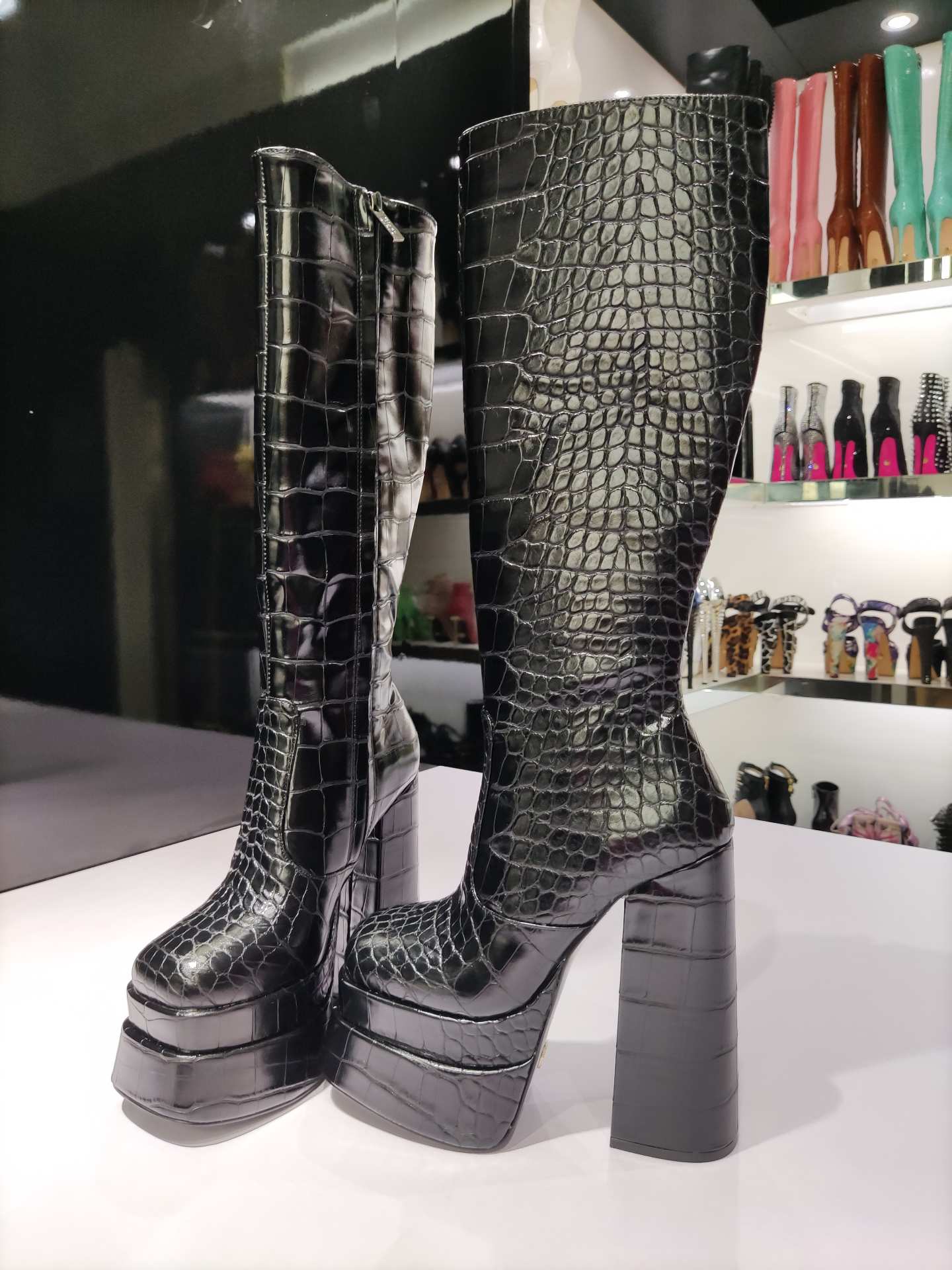VIONNET BLACK CROCK