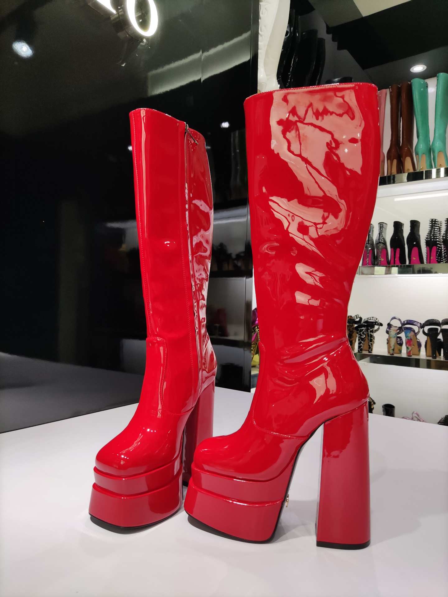 VIONNET RED SHINY