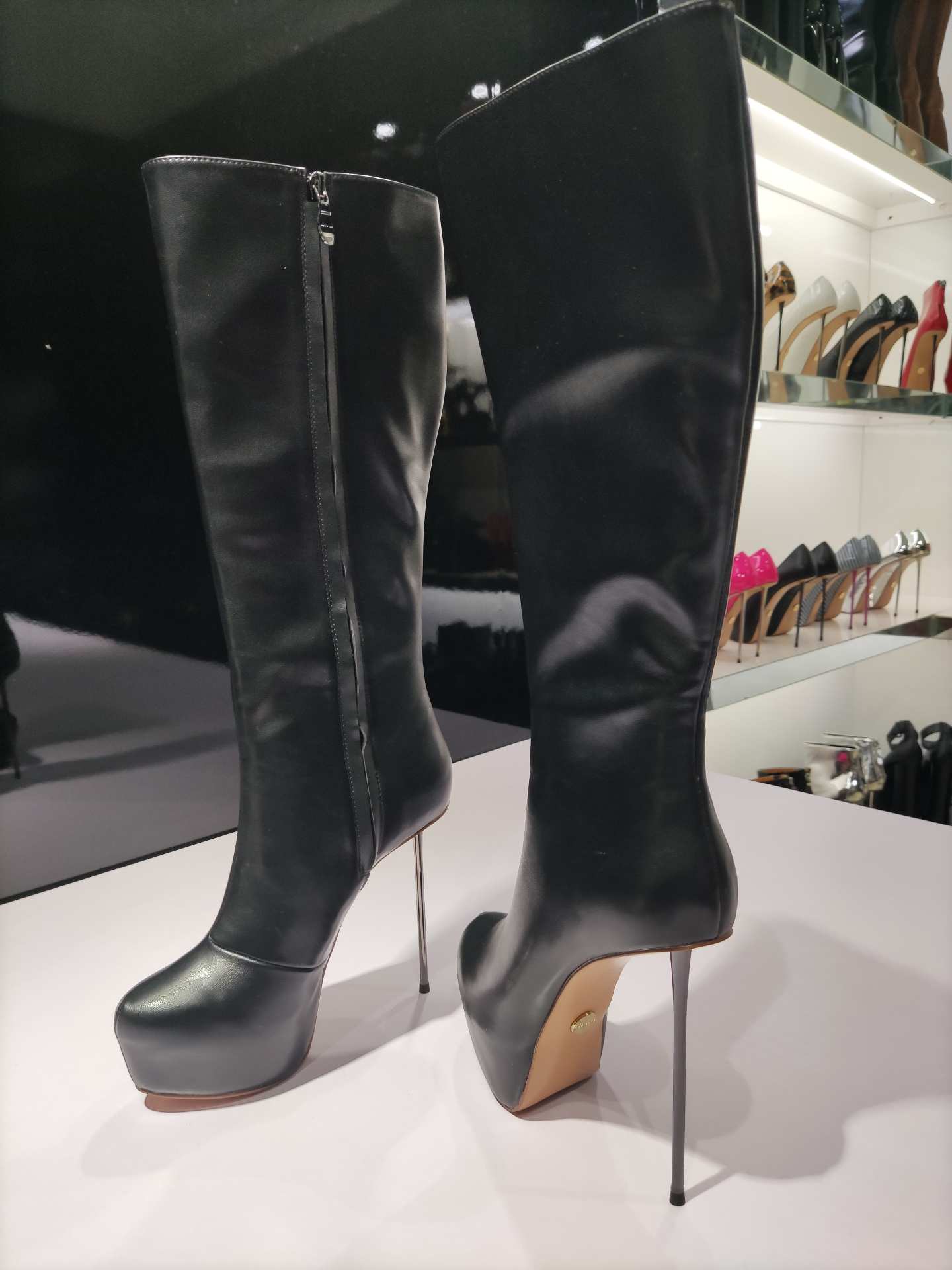 BEVERLEY BLACK MATTE