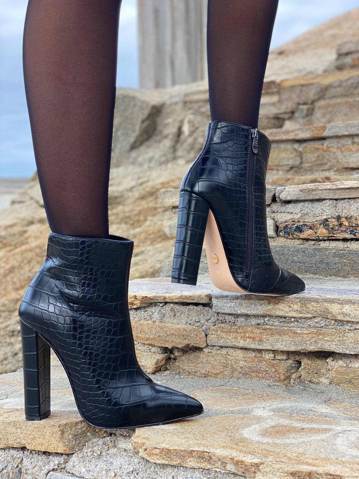 ALIA BLACK CROCK