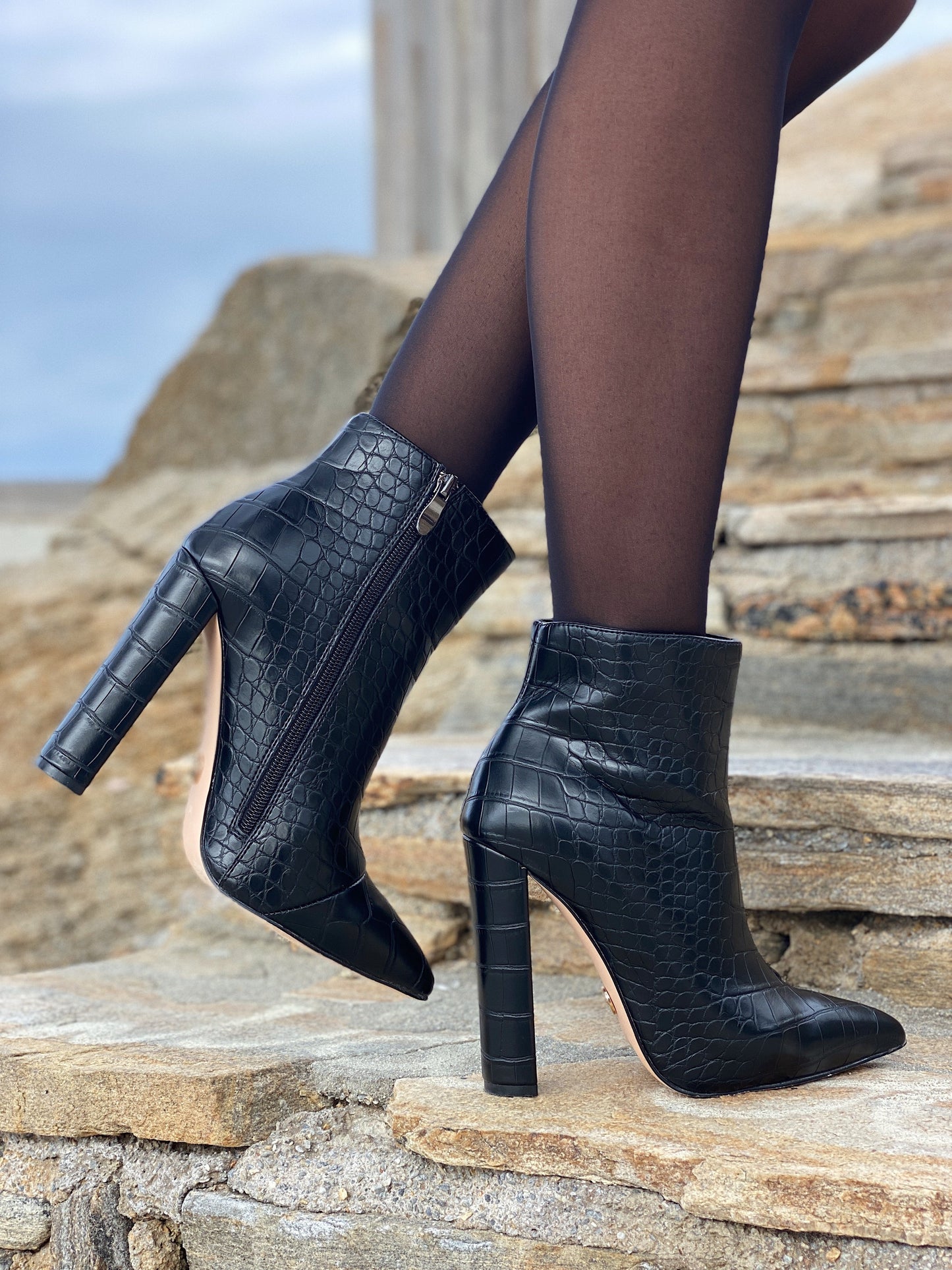 ALIA BLACK CROCK