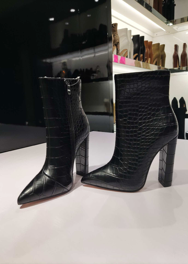 ALIA BLACK CROCK